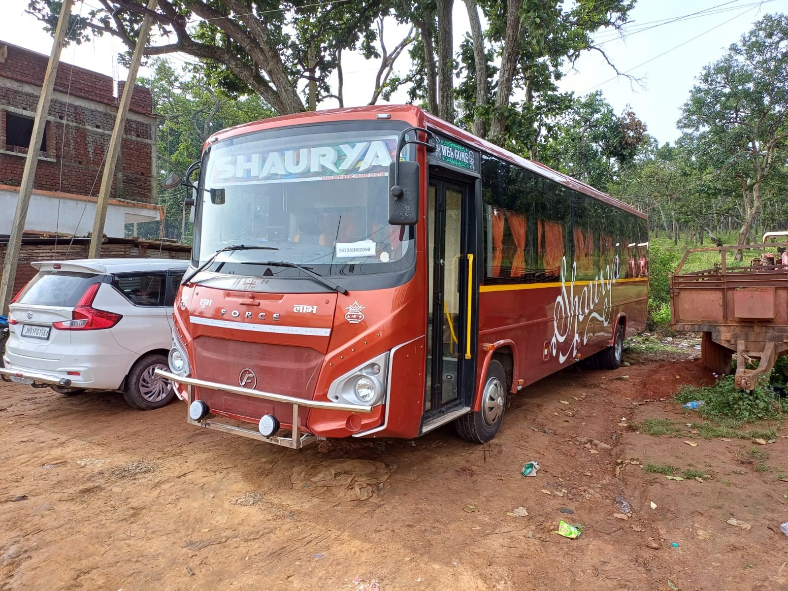 Bus 28 Seater — photo 1