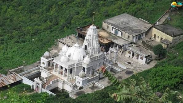 Parasnath Hill (Shikharji) — Jharkhand's highest peak and holiest Jain pilgrimage site, Giridih district