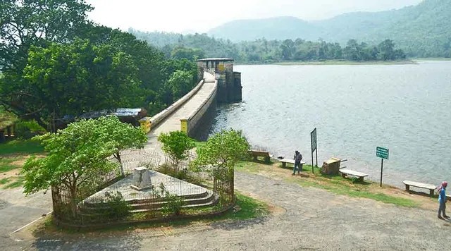 Topchanchi Lake — natural circular lake surrounded by sal forest, Dhanbad district, Jharkhand