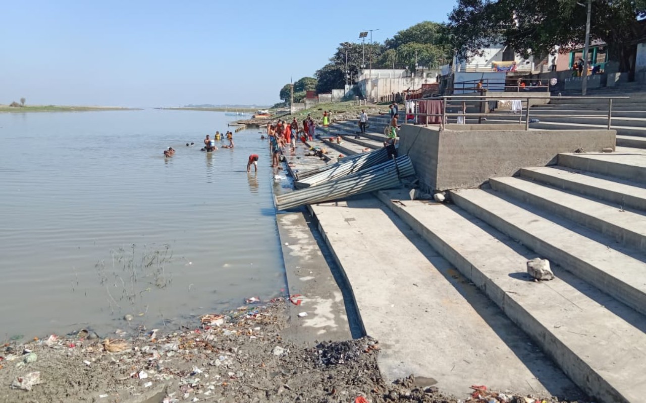 Barharwa Ganga Ghat Sahibganj — Ganga bathing ghat on rocky laterite shoreline with Rajmahal hills in background, Jharkhand