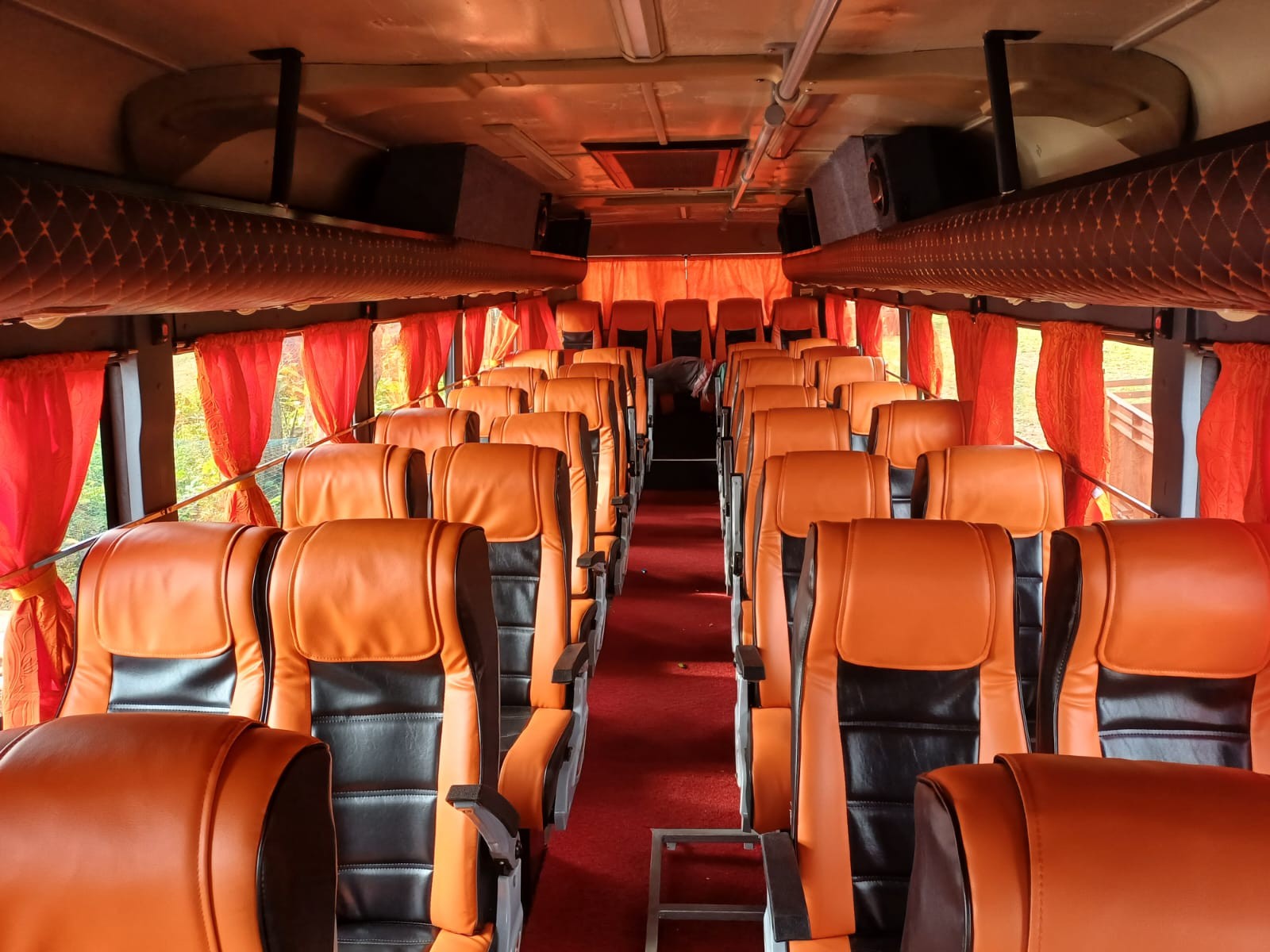 Bus 28 Seater — photo 2