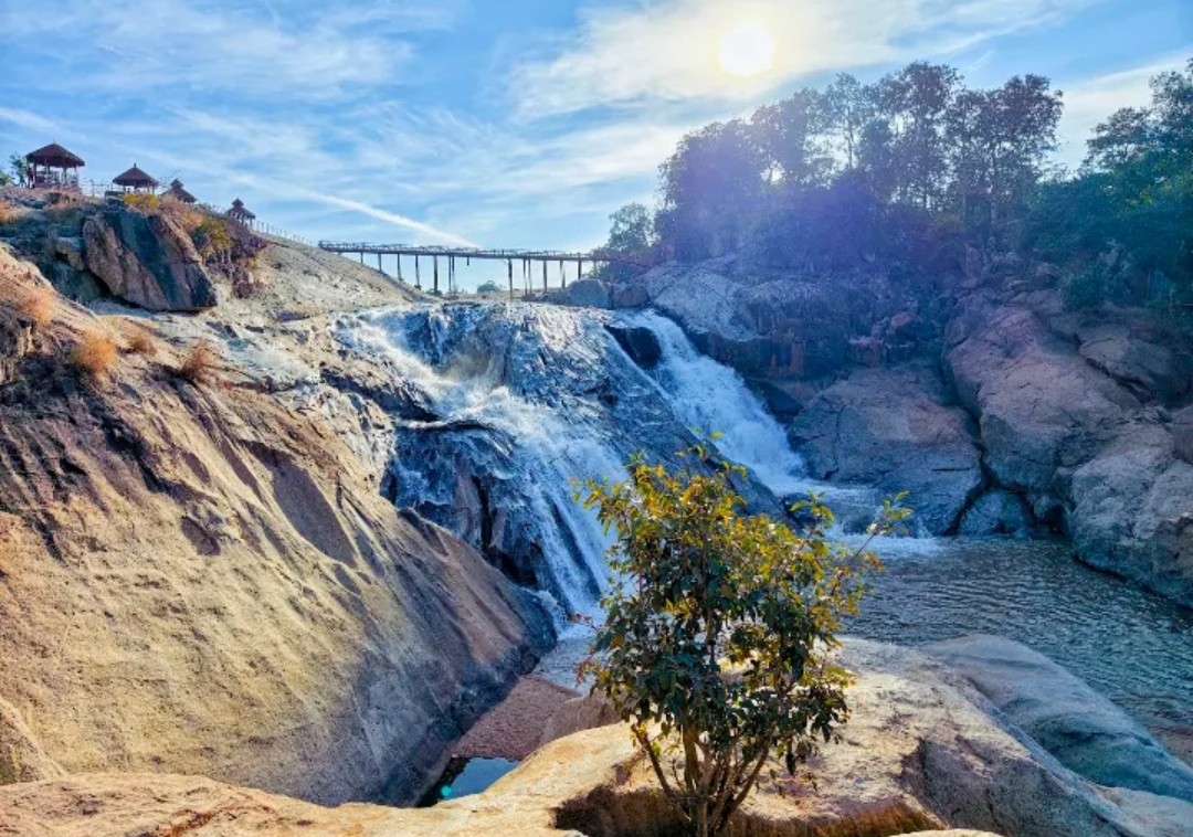 Suga Bandh Falls — forest waterfall inside Palamau Tiger Reserve sal forest gorge, Latehar district, Jharkhand